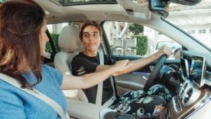 家族に運転教わるのって